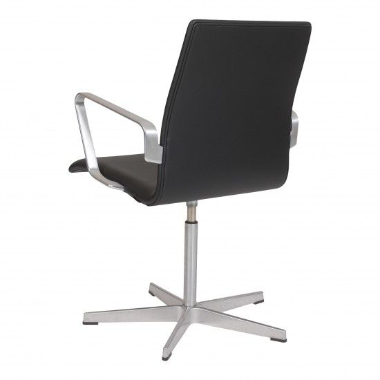 Arne Jacobsen Oxford chair with armrests, black original leather, brown label