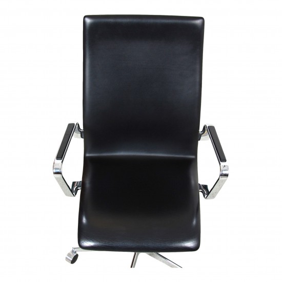 Arne Jacobsen Oxford office chair with a medium high back and original black leather