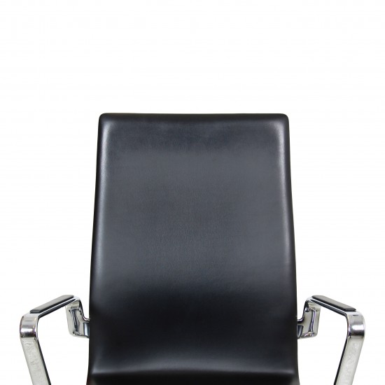 Arne Jacobsen Oxford office chair with a medium high back and original black leather