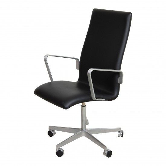 Arne Jacobsen Oxford kontorstol med mellemhøj ryg i sort læder