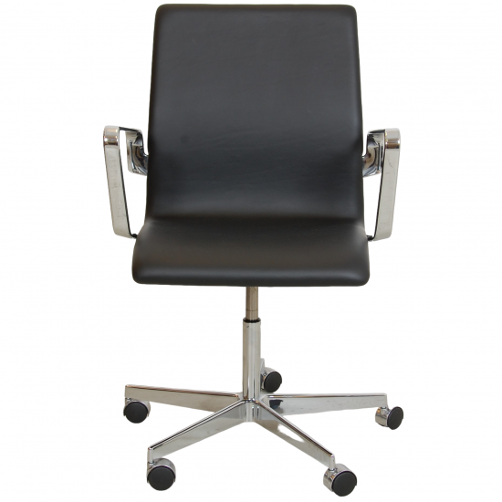 Arne Jacobsen Oxford office chair reupholstered in black Nevada leather, Chrome