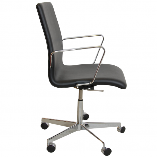 Arne Jacobsen Oxford office chair reupholstered in black Nevada leather, Chrome