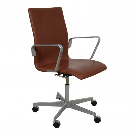 Arne Jacobsen Oxford office chair in mocha aniline leather