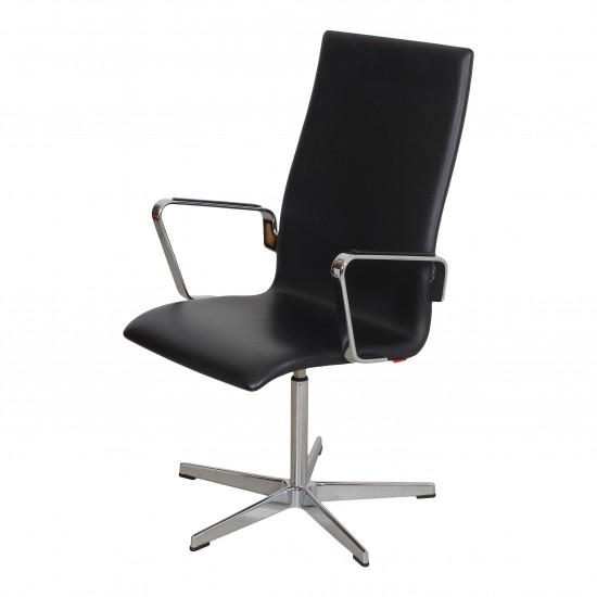 Arne Jacobsen Oxford chair with black leather and chrome frame