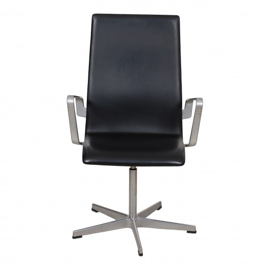 Arne Jacobsen Oxford with original black classic leather and medium high back