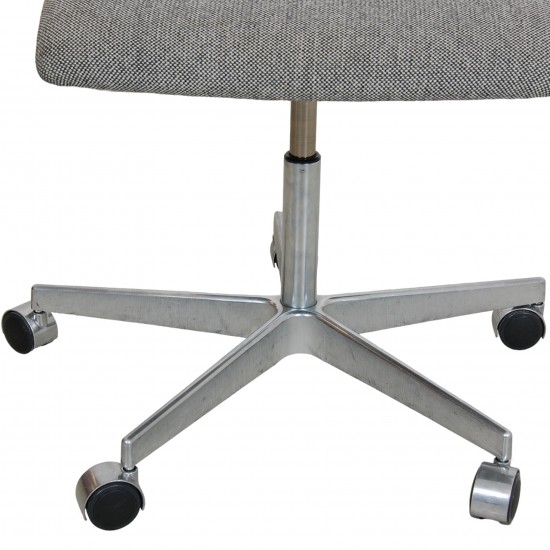 Arne Jacobsen Oxford office chair in grey hallingdal fabric