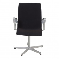 Arne Jacobsen Oxford stol med lav ryg og sort tonus stof Arne Jacobsen Oxford stol med lav ryg og sort tonus stof