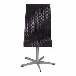 Arne Jacobsen Oxford stol i sort stof med mellemhøj ryg og 5-pas fod Arne Jacobsen Oxford stol i sort stof med mellemhøj ryg og 5-pas fod