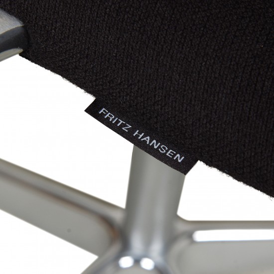 Arne Jacobsen New Oxford low office chair in black christianshavn fabric
