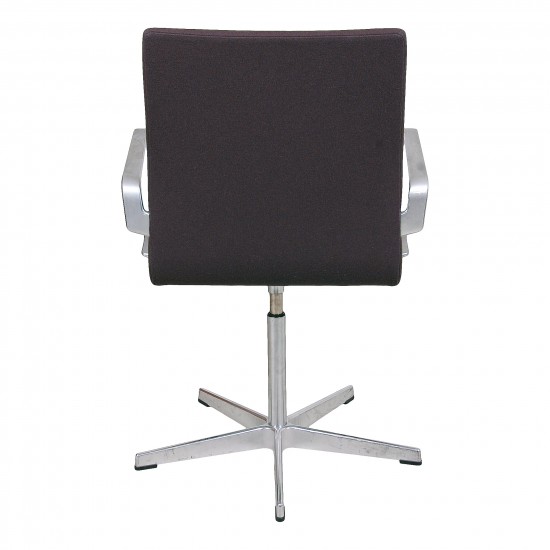 Arne Jacobsen Lav oxford stol fra 2008 i mørkegråt stof