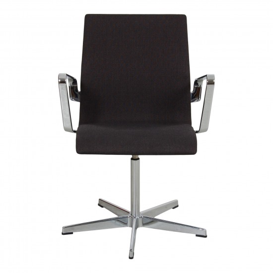 Arne Jacobsen Oxford armchair with grey fabric and chrome frame