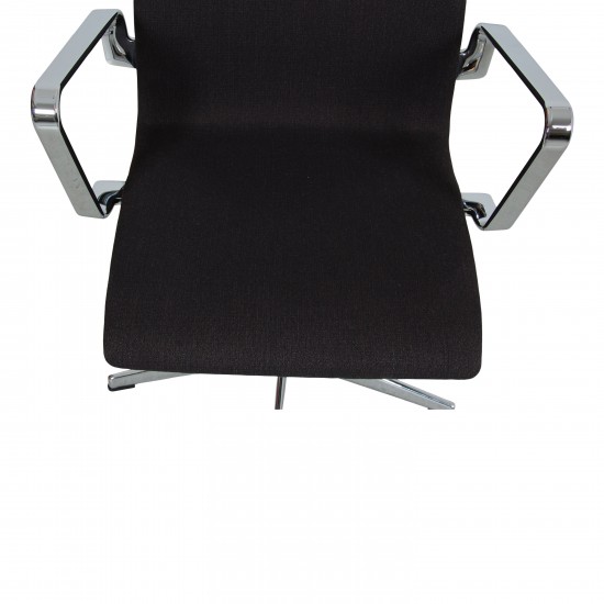 Arne Jacobsen Oxford armchair with grey fabric and chrome frame