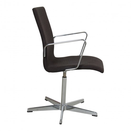 Arne Jacobsen Oxford armchair with grey fabric and chrome frame