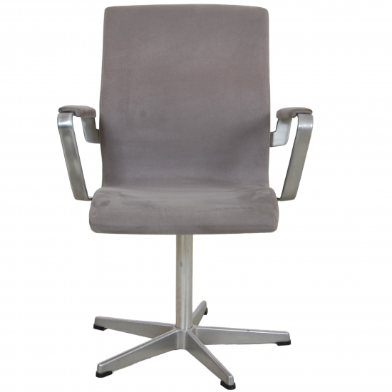 Arne Jacobse Oxford chair in grey Alcantara fabric