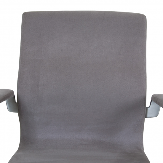 Arne Jacobse Oxford chair in grey Alcantara fabric