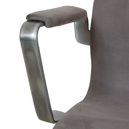 Arne Jacobse Oxford chair in grey Alcantara fabric