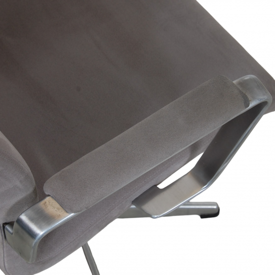 Arne Jacobse Oxford chair in grey Alcantara fabric