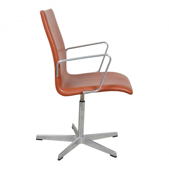 Arne Jacobsen Low oxford chair from 2007 in cognac classic leather