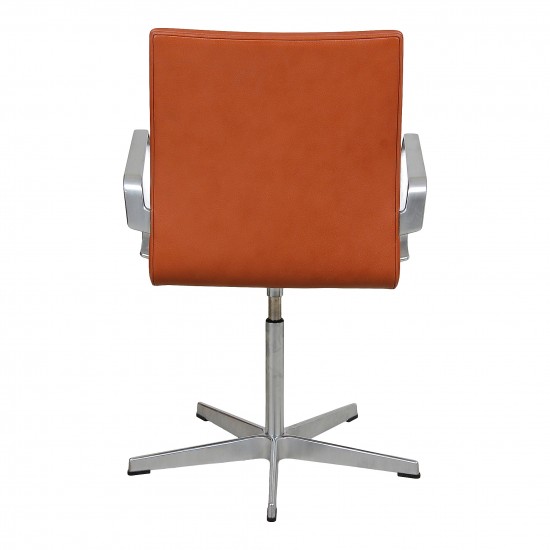 Arne Jacobsen Low oxford chair from 2007 in cognac classic leather