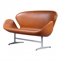 Arne Jacobsen Svanesofa nypolstret i Walnut anilin læder Arne Jacobsen Svanesofa nypolstret i Walnut anilin læder