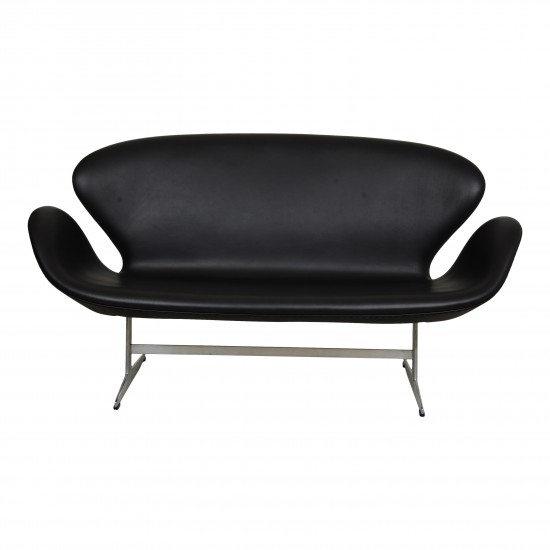 Arne Jacobsen Swan sofa newly upholstered in black aniline leather, old model