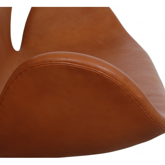 Arne Jacobsen Swan sofa in cognac aniline leather