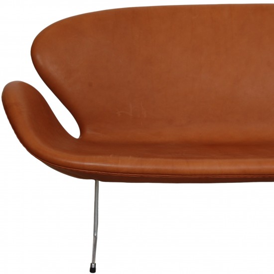 Arne Jacobsen Swan sofa in cognac aniline leather