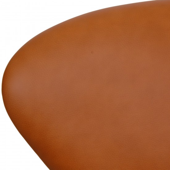 Arne Jacobsen Swan sofa in original Cognac Aura leather