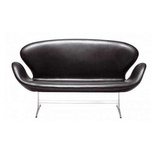 Reupholstery of Arne Jacobsen Swan sofa with leather