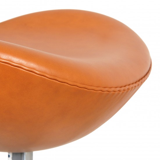 Arne Jacobsen Ægget fodskammel nypolstret med cognac classic læder