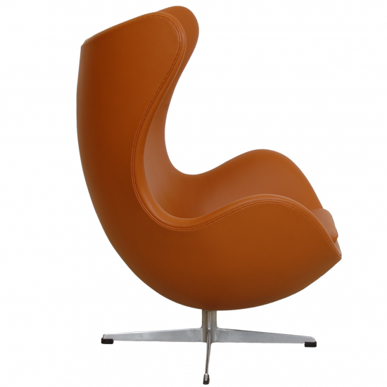  Arne Jacobsen Egg chair Reupholstered in whisky-colored Nevada aniline leather with repair