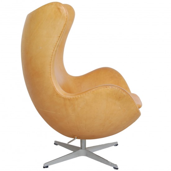 Arne Jacobsen Egg chair with footstool in natural leather
