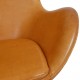 Arne Jacobsen Ægget stol med skammel i natur læder