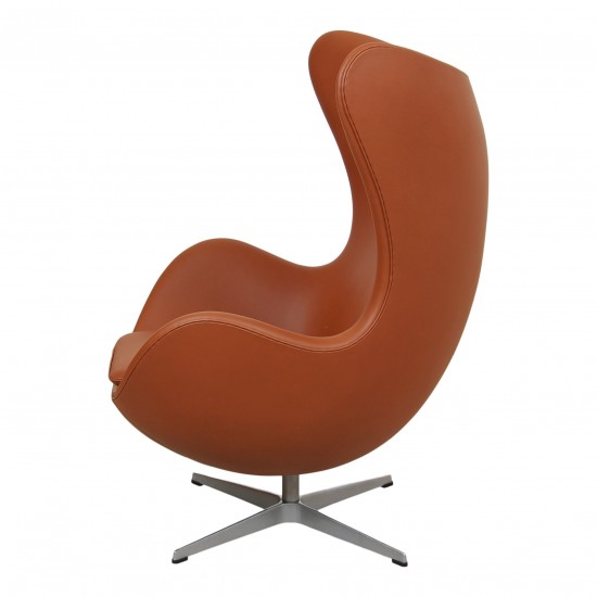 Arne Jacobsen Ægget nypolstret i Walnut  Nevada anilin læder