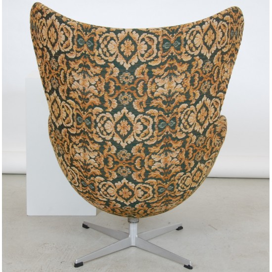 Arne Jacobsen Egg chair with footstool in green fabric (2) 