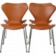 Sæt med 4 Arne Jacobsen Syver stole i cognac læder