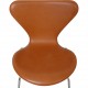 Sæt med 4 Arne Jacobsen Syver stole i cognac læder