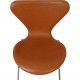 Sæt med 4 Arne Jacobsen Syver stole i cognac læder