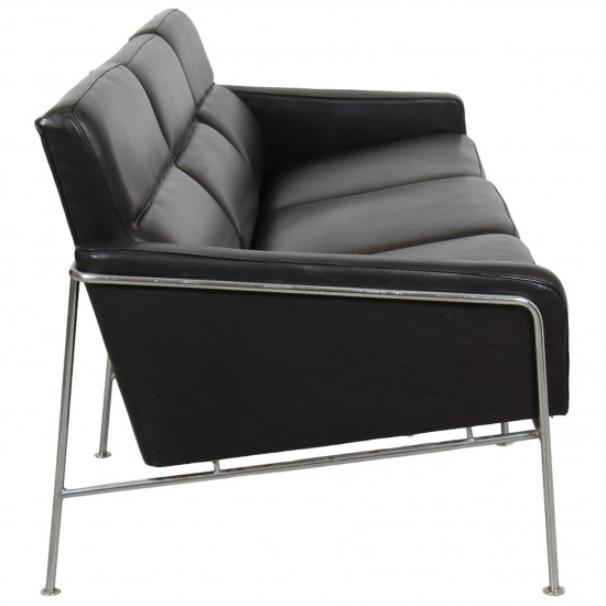 Arne Jacobsen 3.seater 3303 Sofa in patinated black aniline leather