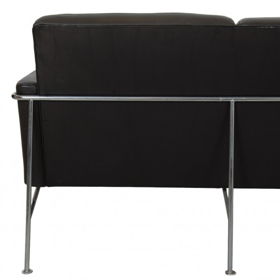 Arne Jacobsen 3.seater 3303 Sofa in patinated black aniline leather