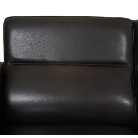 Arne Jacobsen 3.seater 3303 Sofa in patinated black aniline leather