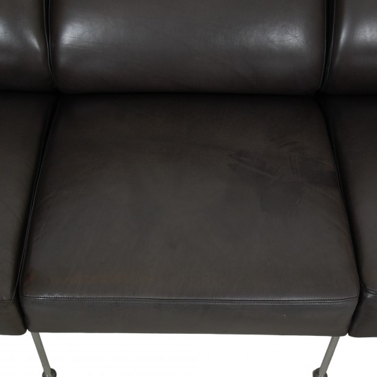 Arne Jacobsen 3-personers 3303 Sofa i patineret sort anilin læder