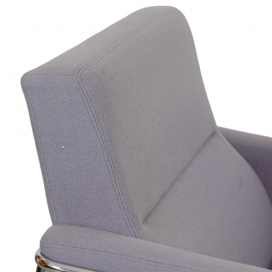 Arne Jacobsen 3301 lufthavnsstol i lilla stof