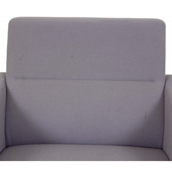 Arne Jacobsen Lufthavnsstol 3301 i lilla stof
