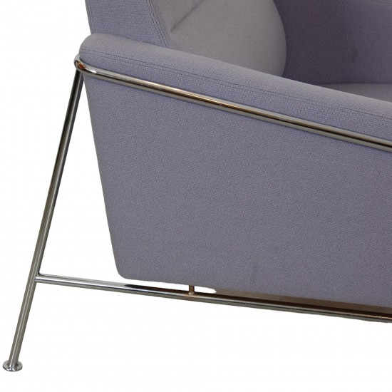 Arne Jacobsen Airport chair 3301 in purple fabric