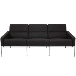 Arne Jacobsen 3-personers 3303 sofa i gråt Hallingdal stof