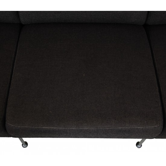 Arne Jacobsen 3.seater 3303 sofa in grey Hallingdal fabric