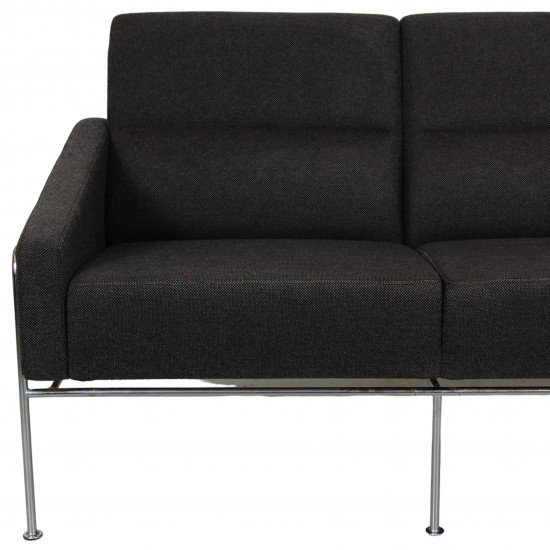 Arne Jacobsen 3-personers 3303 sofa i gråt Hallingdal stof