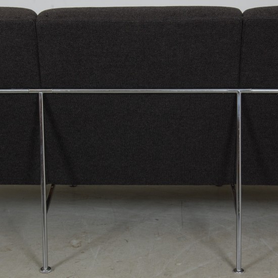 Arne Jacobsen 3.seater 3303 sofa in grey Hallingdal fabric