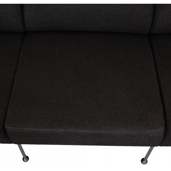Arne Jacobsen 3-personers 3303 sofa i gråt Hallingdal stof